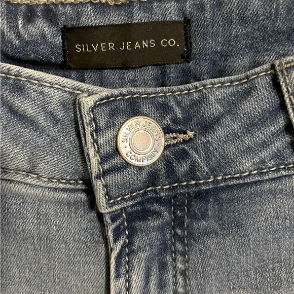 COPY - Sz W25 L4 women Silver Jeans Co. Boyfriend Mid Rise Short with small rips - Picture 12 of 12